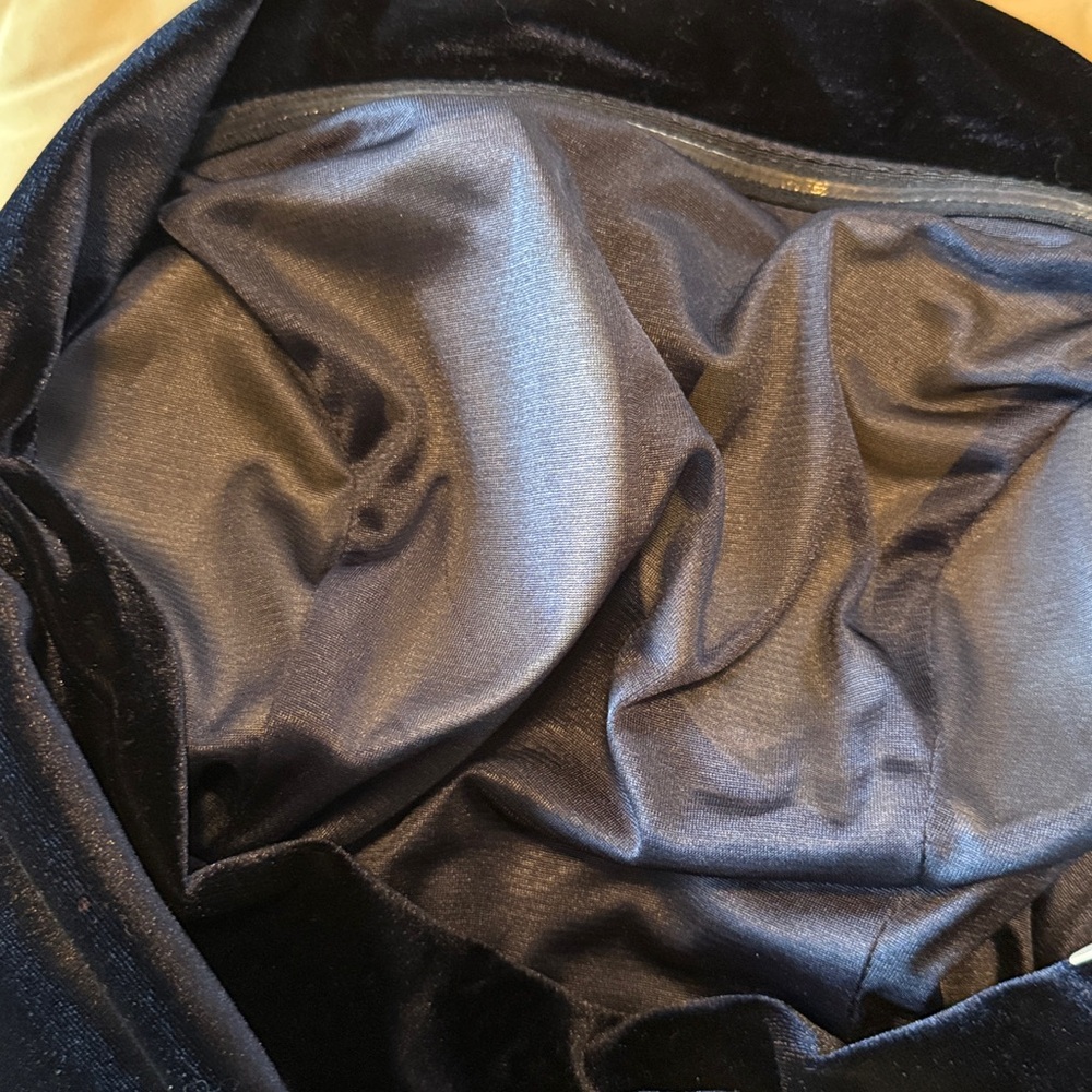 J J’s House NEWSheath/Column Off Shoulder Floor-Length Velvet Dress Dark Navy 6 - Picture 12 of 12
